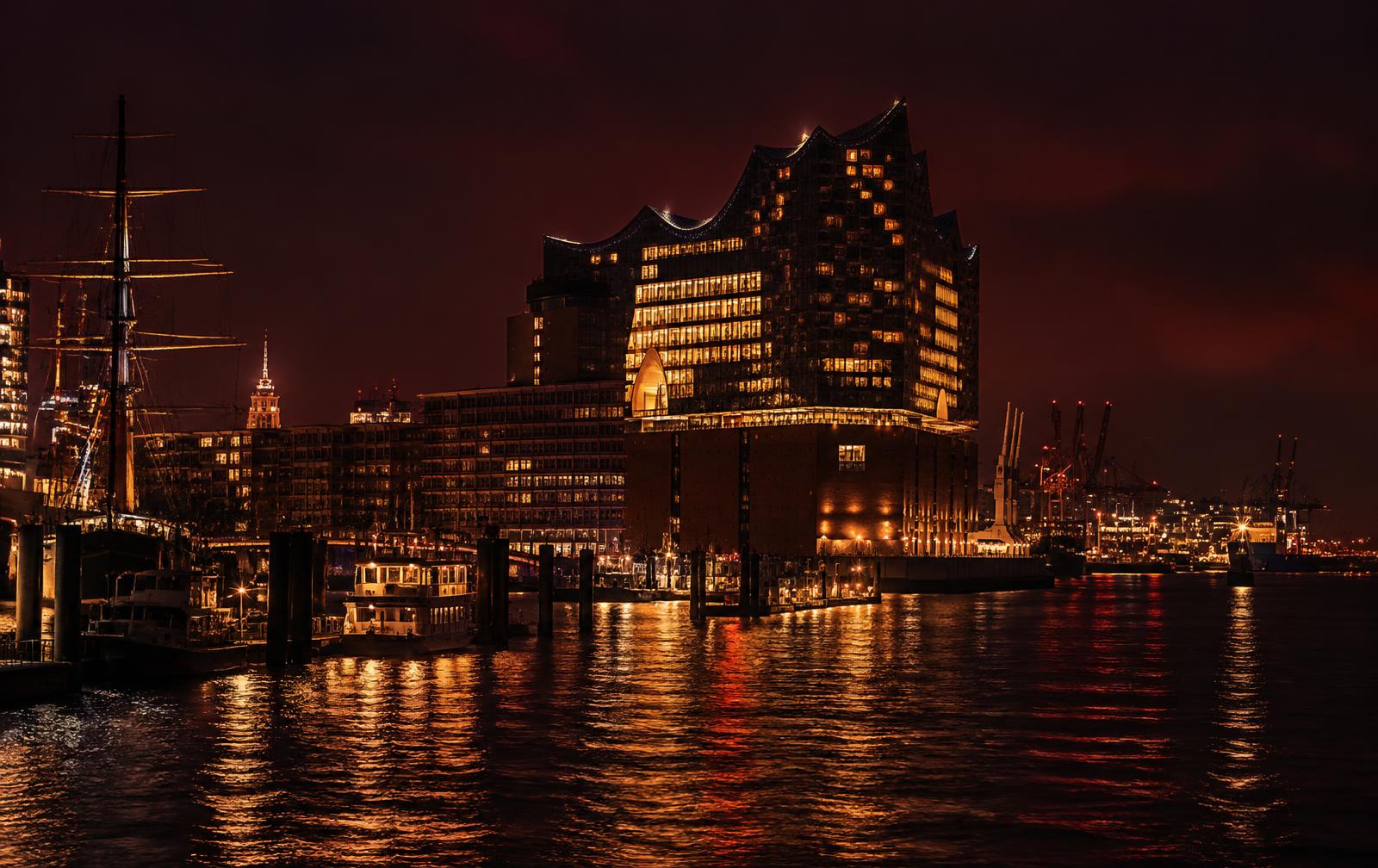 Hamburg harbour and the Elbphilharmonie at night